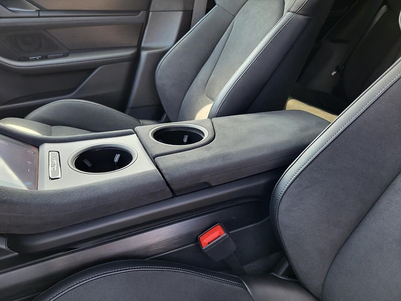 Porsche Taycan GTS 440kW 4S Electric - NOVÉ - fotka 27 z 48