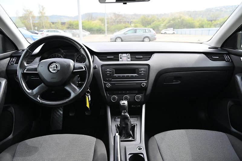 Škoda Octavia 1.6TDI 66KW Active 8/2015 - fotka 10 z 28