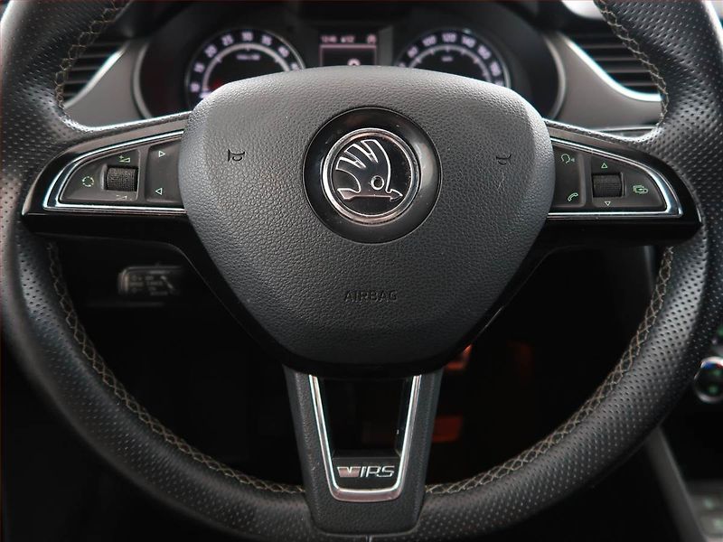 Škoda Octavia (2013) RS 2.0 TDI, Navi, Xenony - fotka 13 z 25