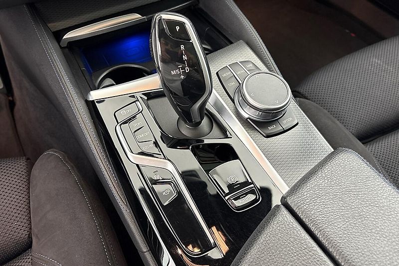BMW Řada 5 530d xDrive - fotka 26 z 29
