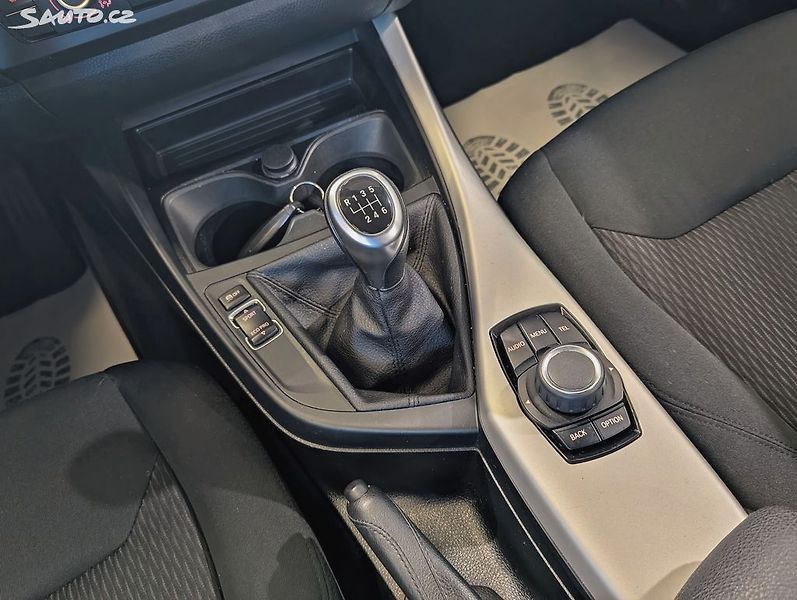 BMW Řada 1 116 i 100kW VÝHŘEVY, PDC - fotka 14 z 23