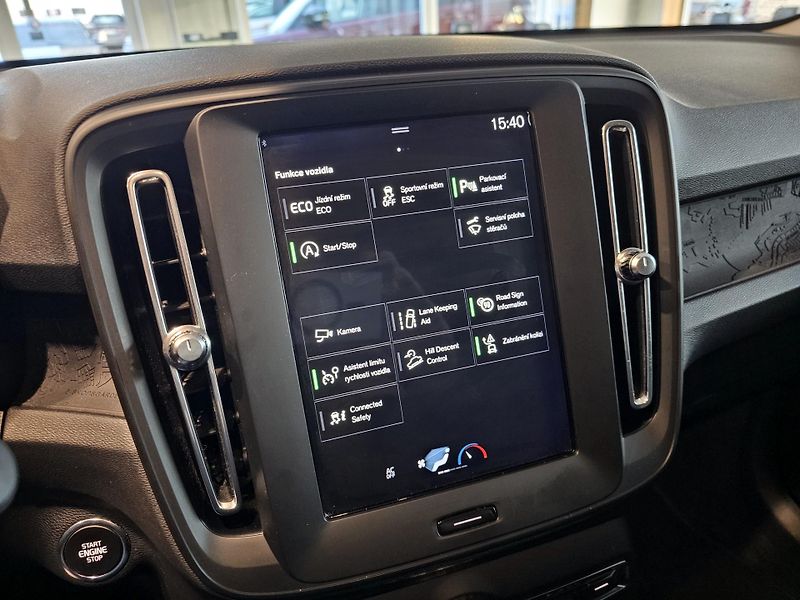 Volvo XC40 D3 Automat ČR 1.majitel - fotka 14 z 45