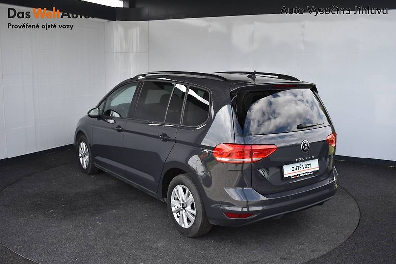 Volkswagen Touran (2022) 1.5TSI 110kW DSG,7 míst - fotka 9 z 20