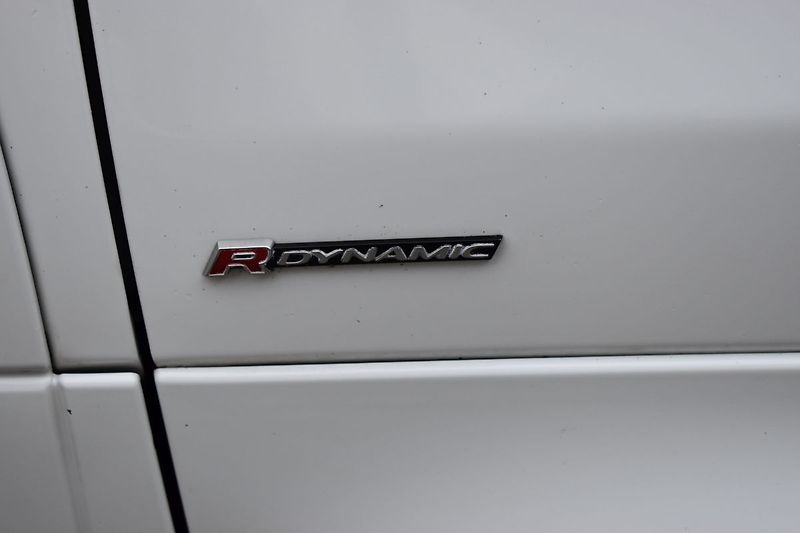 Land Rover Discovery Sport D180 S R-DYNAMIC*4WD*AT*KAMERA - fotka 31 z 35