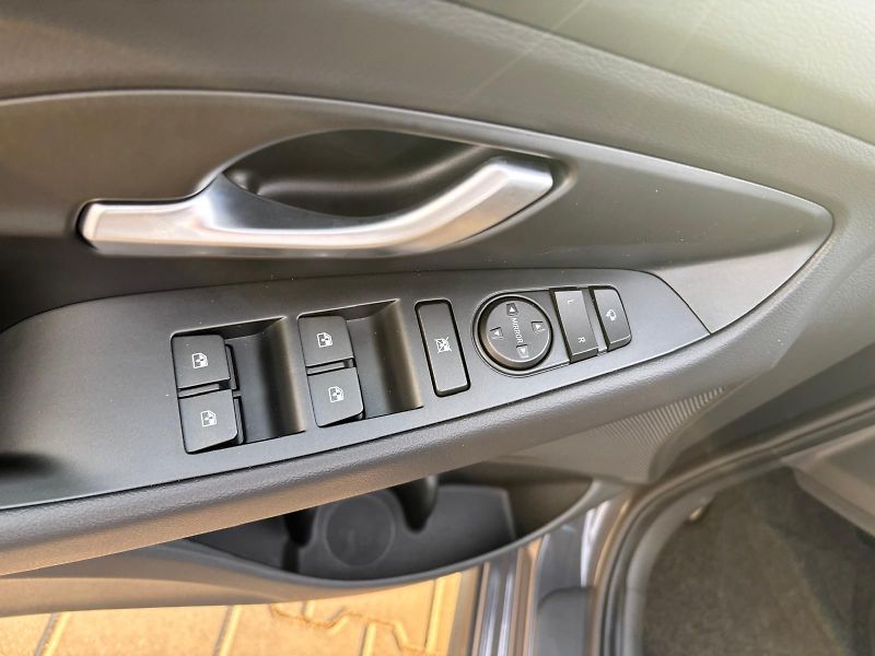 Hyundai i30 1.5 T-GDI MHEV DCT N-Line - fotka 12 z 29