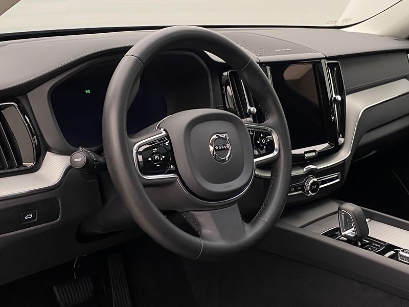 Volvo XC60 B5 AWD DARK ULTIMATE AUT CZ - fotka 18 z 60