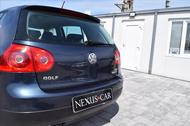 Volkswagen Golf 1,9 TDI 77KW 4X4 PO ROZVODECH - fotka 12 z 46