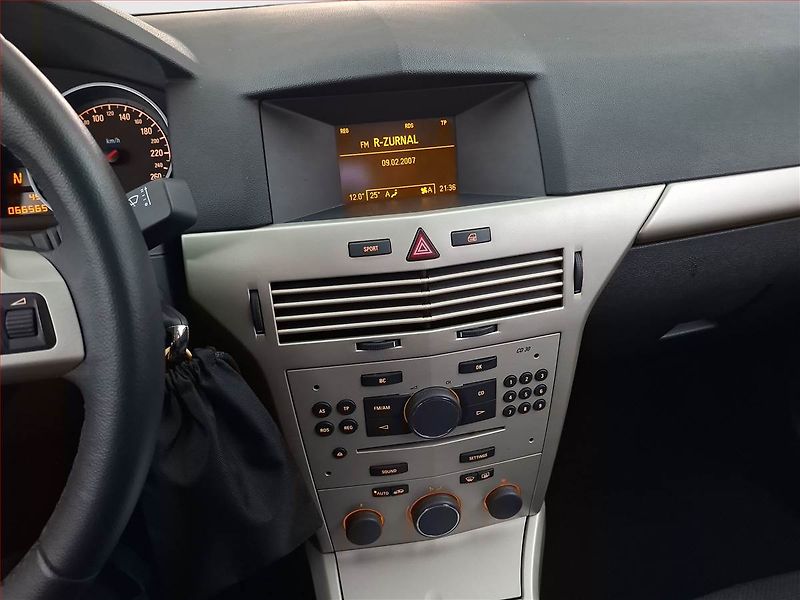 Opel Astra (2007) 1.4 16V, Automat - fotka 12 z 16