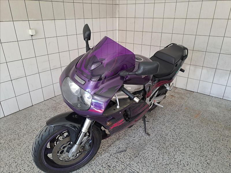 Suzuki GSX-R750 - fotka 4 z 8