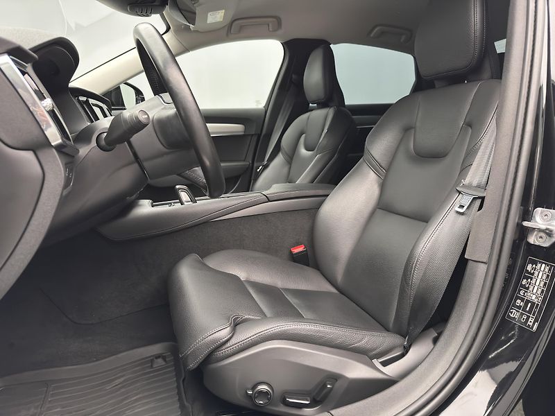 Volvo S90 B5 AWD MOMENTUM PRO  - fotka 3 z 45