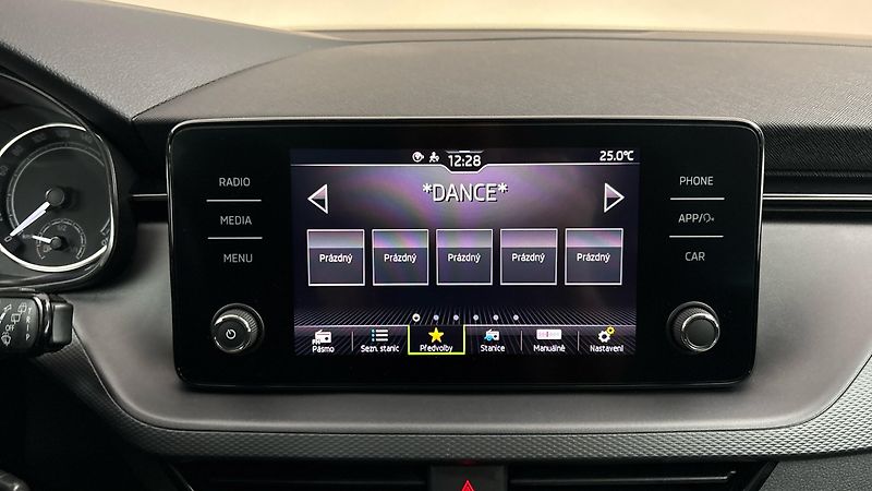 Škoda Kamiq 1.5 TSI Ambition - fotka 11 z 24