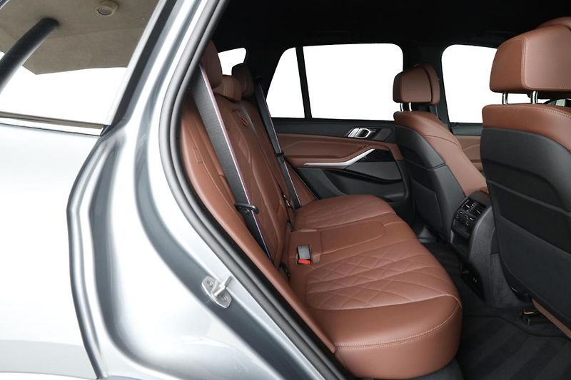 BMW X5 xDrive30d - fotka 6 z 33