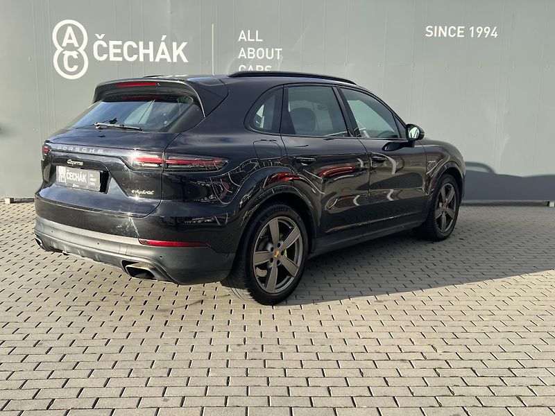 Porsche Cayenne (2018) 3.0i*V6*250KW*E-Hybrid - fotka 5 z 40