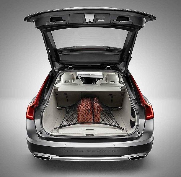 Volvo V90 Cross Country.