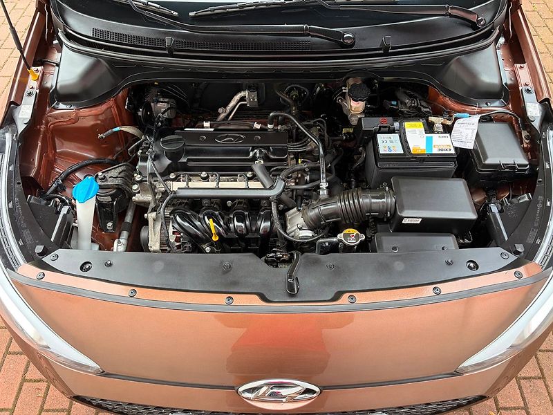 Hyundai i20 1.2 i, ČR, 1.Maj, 23 tkm - fotka 20 z 21