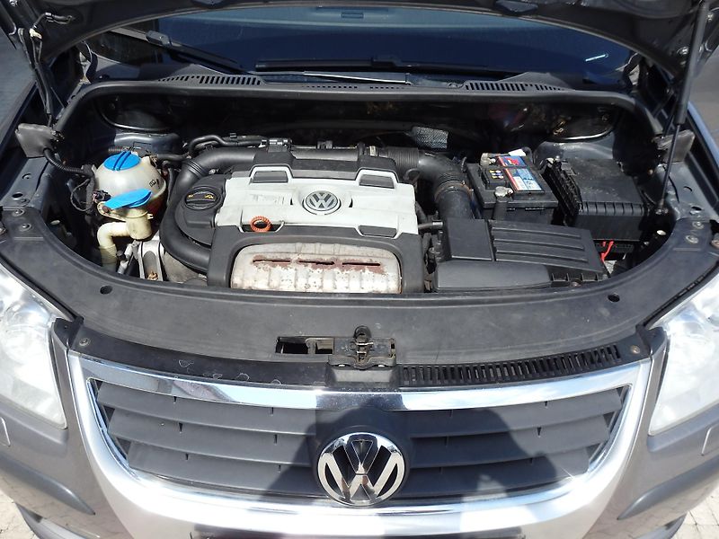 Volkswagen Touran 1,4TSi CROSS DIGI KLIMA - fotka 16 z 16