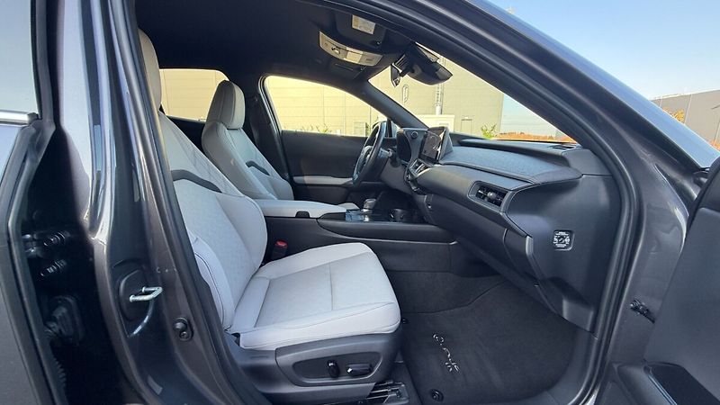 Lexus UX 300h 300H 2,0 HEV PRESTIGE 4X4 - fotka 11 z 27