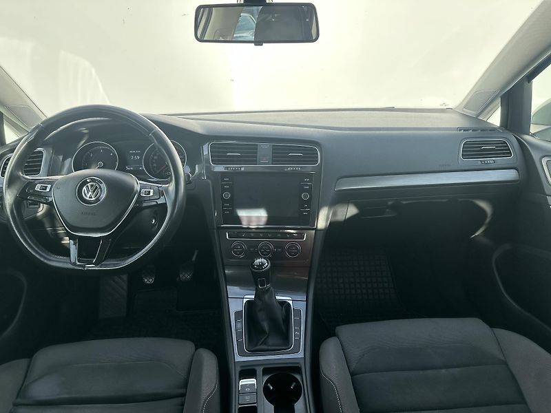 Volkswagen Golf (2017) 1,6 TDI 85kW, rezervace - fotka 11 z 25