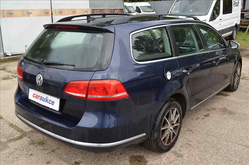 Volkswagen Passat (2012) VARIANT 1,6 TDI - fotka 4 z 35