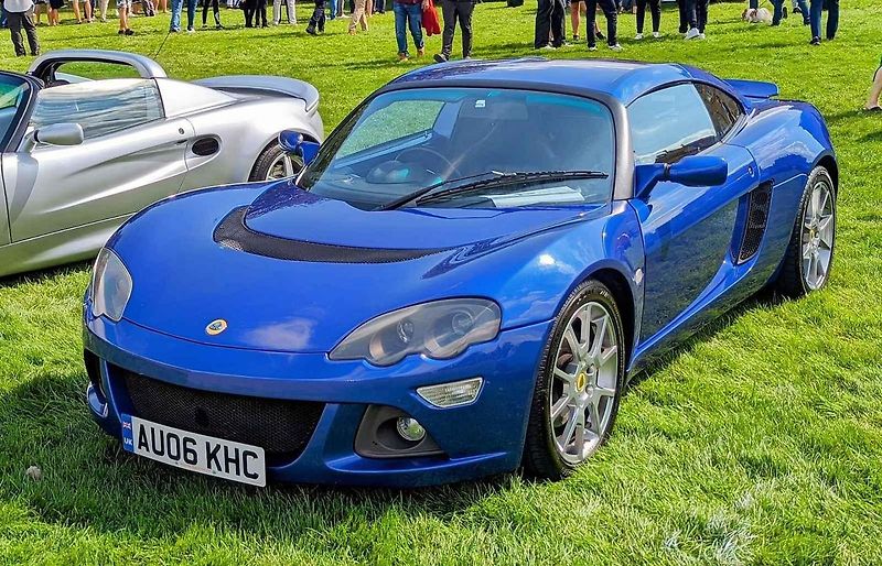 Lotus Europa, sportovní vůz britské automobilky, vznikl přesně podle filozofie šéfa značky Colina Chapmana. Vyráběl se v letech 1966 až 1975.