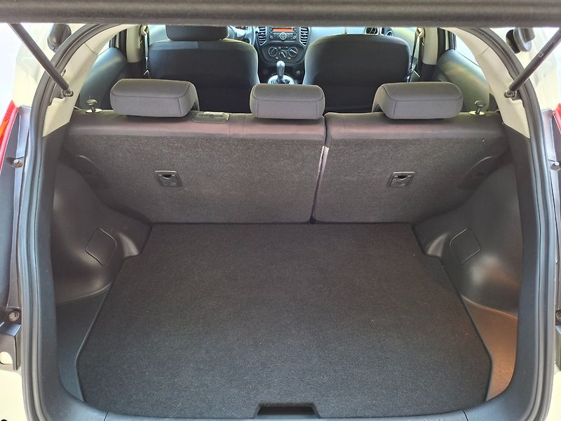 Nissan Juke (2012) 1.6i 86kW MAN -PARK.SENZORY - fotka 24 z 31