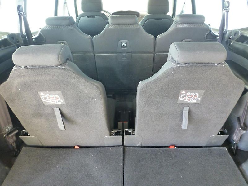 Citroën Grand C4 Picasso (2013) 1,6HDI*NAVI*TAŽNÉ*PARK.S*7MÍST - fotka 27 z 28