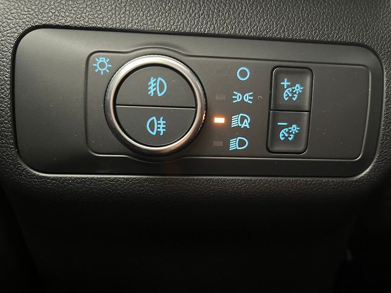 Ford Kuga 2.5 Duratec HEV 4x4 TITANIUM - fotka 25 z 56
