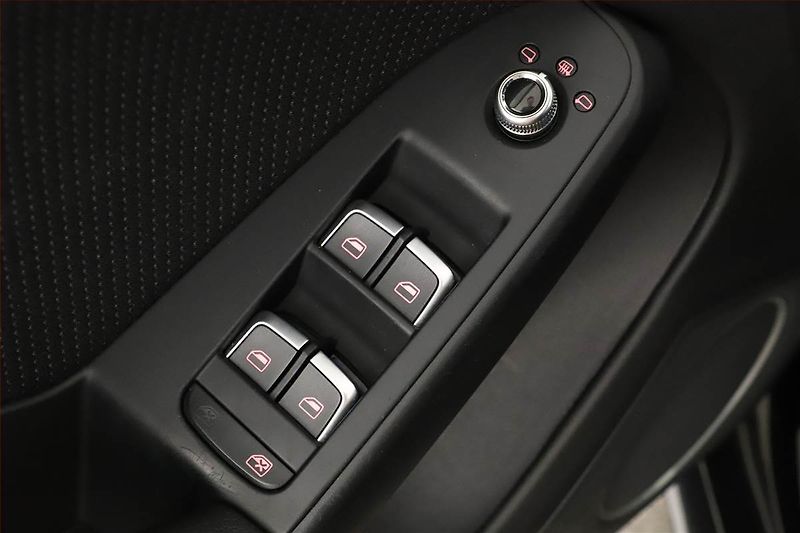 Audi A4 (2012) 3.0 TDI, Automat, Navi - fotka 9 z 20