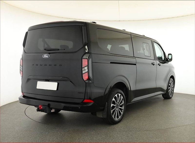Ford Tourneo Custom (2025) 2.0 EcoBlue, TITANIUM, 4x4 - fotka 5 z 19