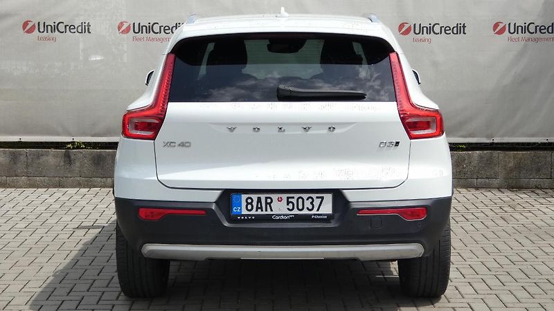 Volvo XC40 D3 Drive-E AWD Momentum - fotka 4 z 22