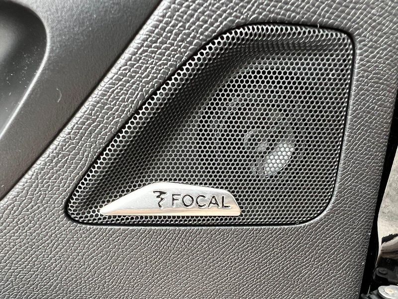 Peugeot 3008 (2019) 1.2PT 96kW! Allure! Tažné! LED - fotka 35 z 38