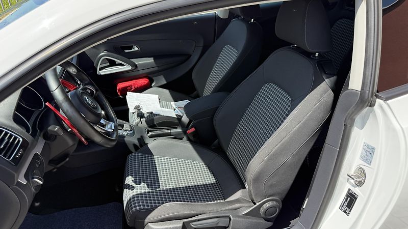 Volkswagen Scirocco 2.0TDi*110kW*DSG*R-LINE*LED* - fotka 9 z 23