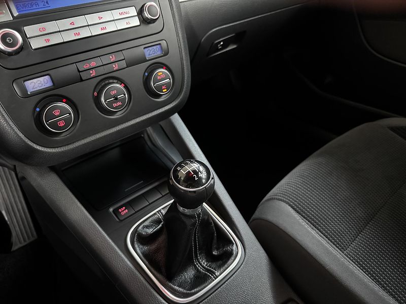 Volkswagen Golf (2008) Variant 1.4 TSI 103 KW  - fotka 13 z 19