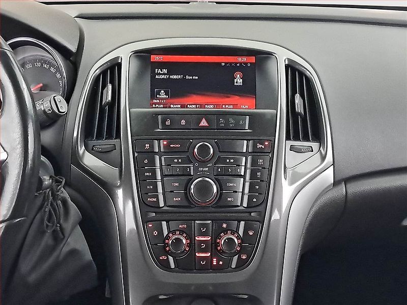 Opel Astra (2014) 1.6 CDTI, Xenony, Tempomat - fotka 12 z 17