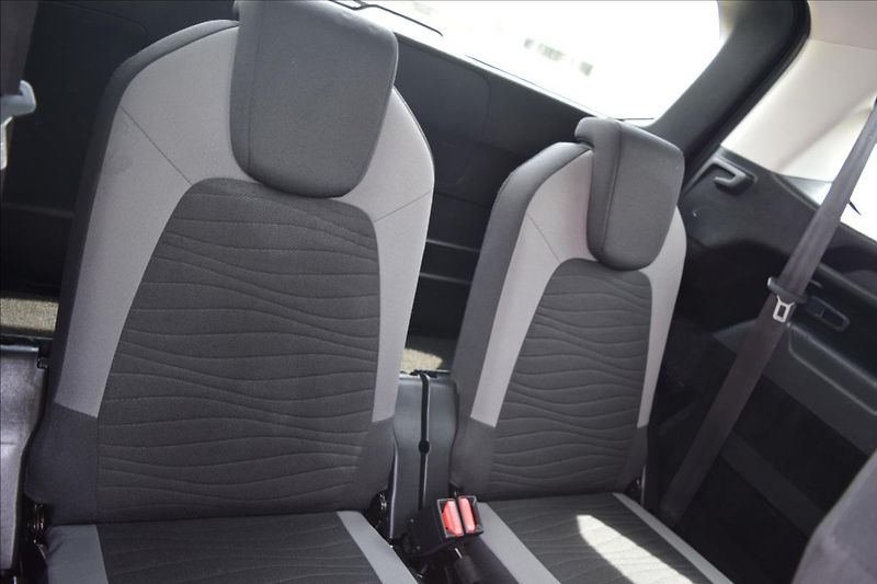 Citroën C4 Picasso 2,0 HDI 110KW AUTOMAT 7MÍST - fotka 21 z 48