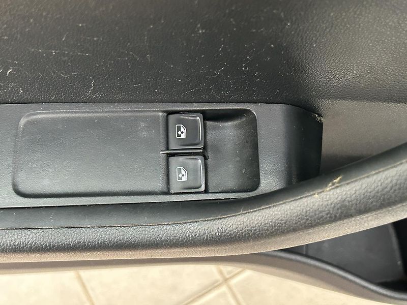 Škoda Fabia 1.0 TSI Ambition - fotka 12 z 27