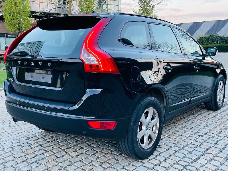 Volvo XC60 2.0D 5VÁLEC AUT VÝHŘEV SENZORY - fotka 11 z 44