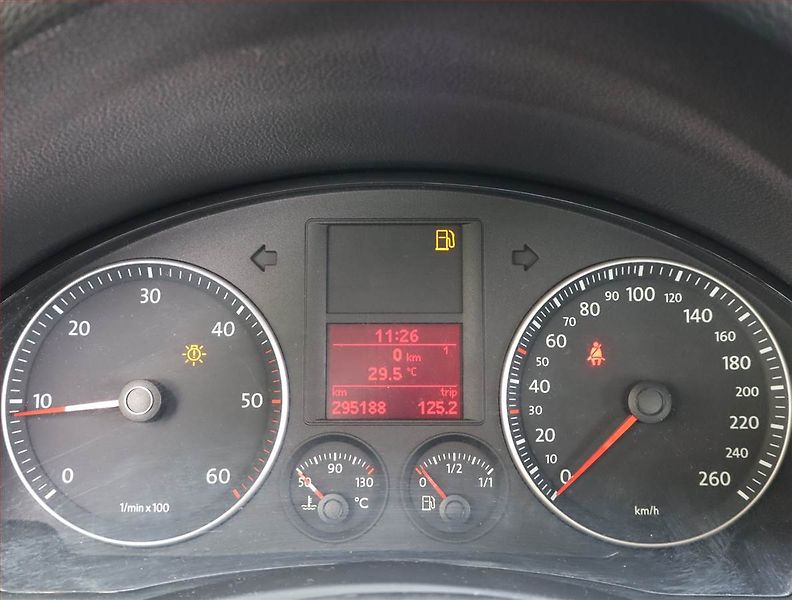 Volkswagen Golf (2008) 1.9 TDI, jezdí výborně - fotka 11 z 13