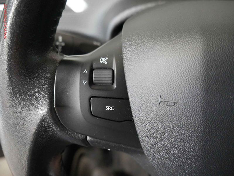 Peugeot 2008 (2017) 1.2 PT, 2.maj,ČR, servis - fotka 12 z 17