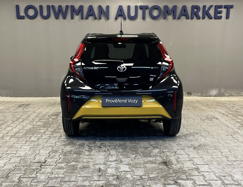 Toyota Aygo 1,5 Hybrid AT GR Sport - fotka 14 z 16