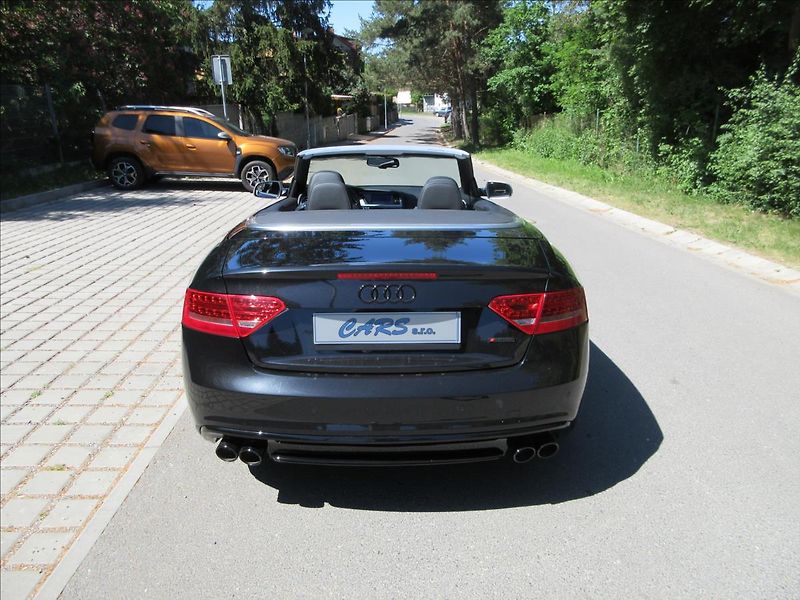 Audi A5 3,0 TDi 4x4 Navi S-Line B&O - fotka 14 z 38
