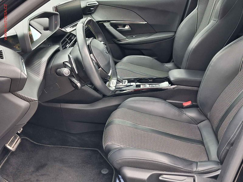 Peugeot 2008 (2022) 1.2PT, GT, AT, navi, panor - fotka 9 z 26