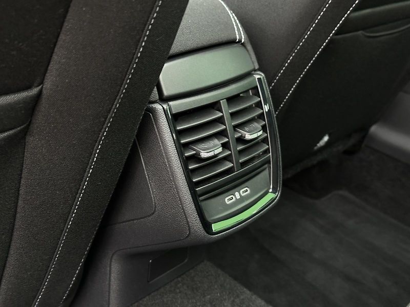 Škoda Scala 1.0TSi 116PS Monte Carlo Matri - fotka 39 z 46