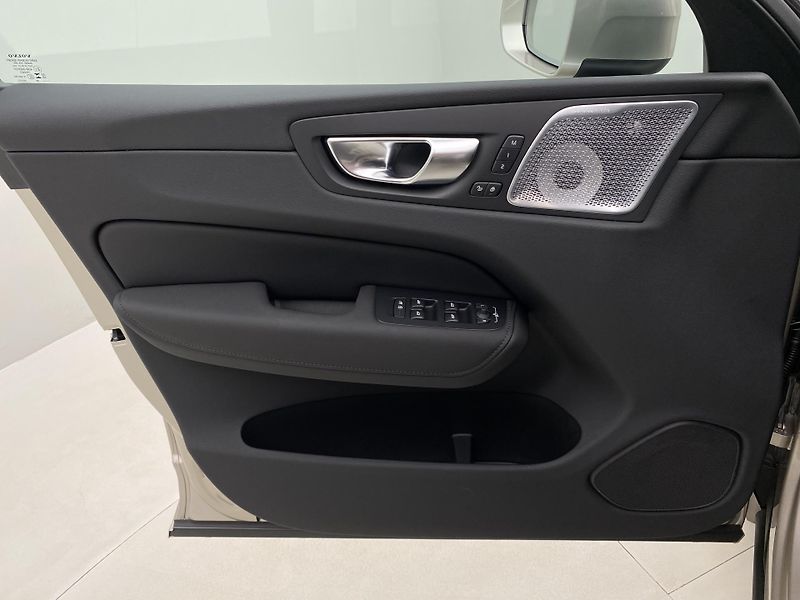 Volvo XC60 B5 AWD BRIGHT ULTRA AUT CZ - fotka 7 z 60
