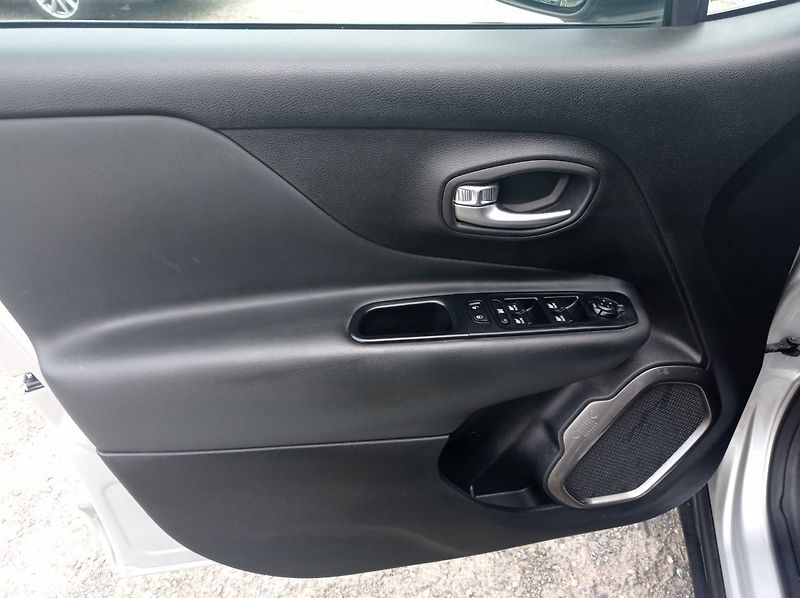 Jeep Renegade 2.0 JTD-MJET 4x4/1Maj/103kW - fotka 11 z 42