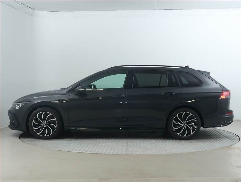 Volkswagen Golf (2023) R-Line 1.5 TSI - fotka 3 z 22