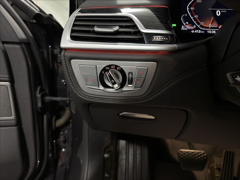 BMW Řada 7 3,0   730D XD LASER MASÁŽE - fotka 15 z 45