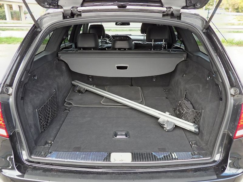 Mercedes-Benz Třídy E 350d 4Matic Airmatic TZ 360° - fotka 30 z 37