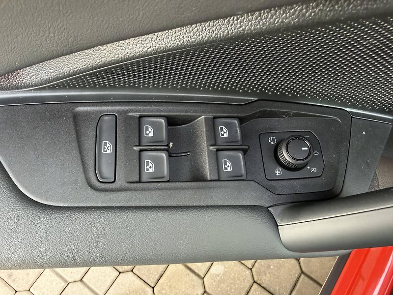 Volkswagen Tiguan (2025) People 7DSG mHEV 1,5eTSI - fotka 20 z 24