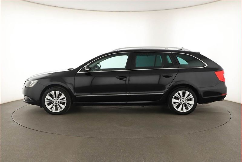 Škoda Superb (2015) Style 1.6 TDI, Kůže, Navi - fotka 3 z 17